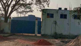 শিবপুরে ব্যাটারি কারখানার বিষাক্ত ধোয়ায় অতিষ্ঠ প্রাথমিক বিদ্যালয়ের শিক্ষার্থীরা